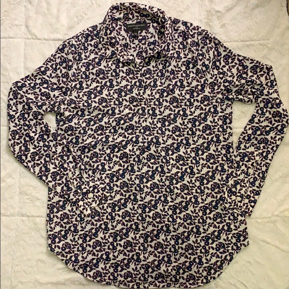 Banana Republic XS Long Sleeve Boyfriend Fit Top.